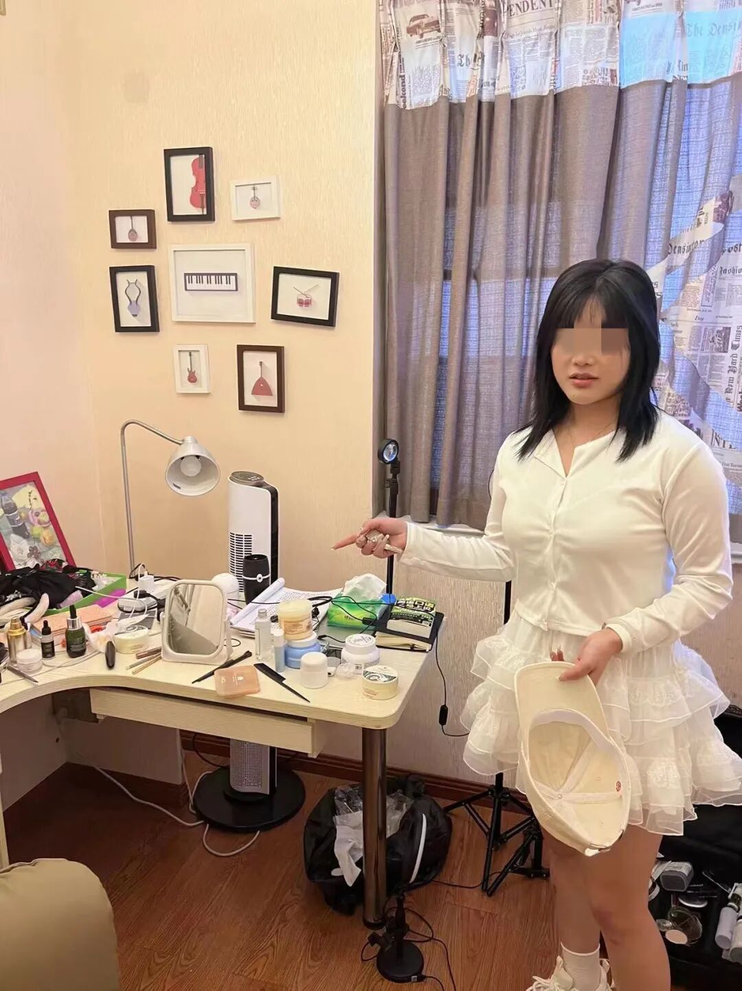 穿着暴露表演不堪入目42名女主播被抓现场公布