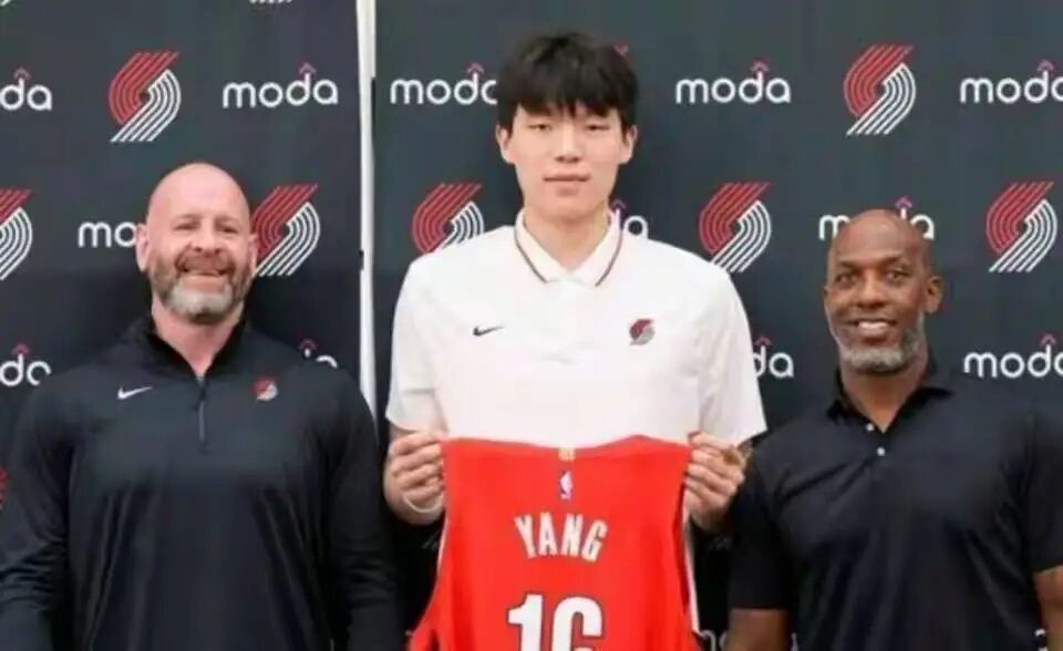 开拓者签约杨瀚森,杨瀚森NBA首秀倒计时！15分钟机会关键，女友伴身边为何让球迷捏把汗..