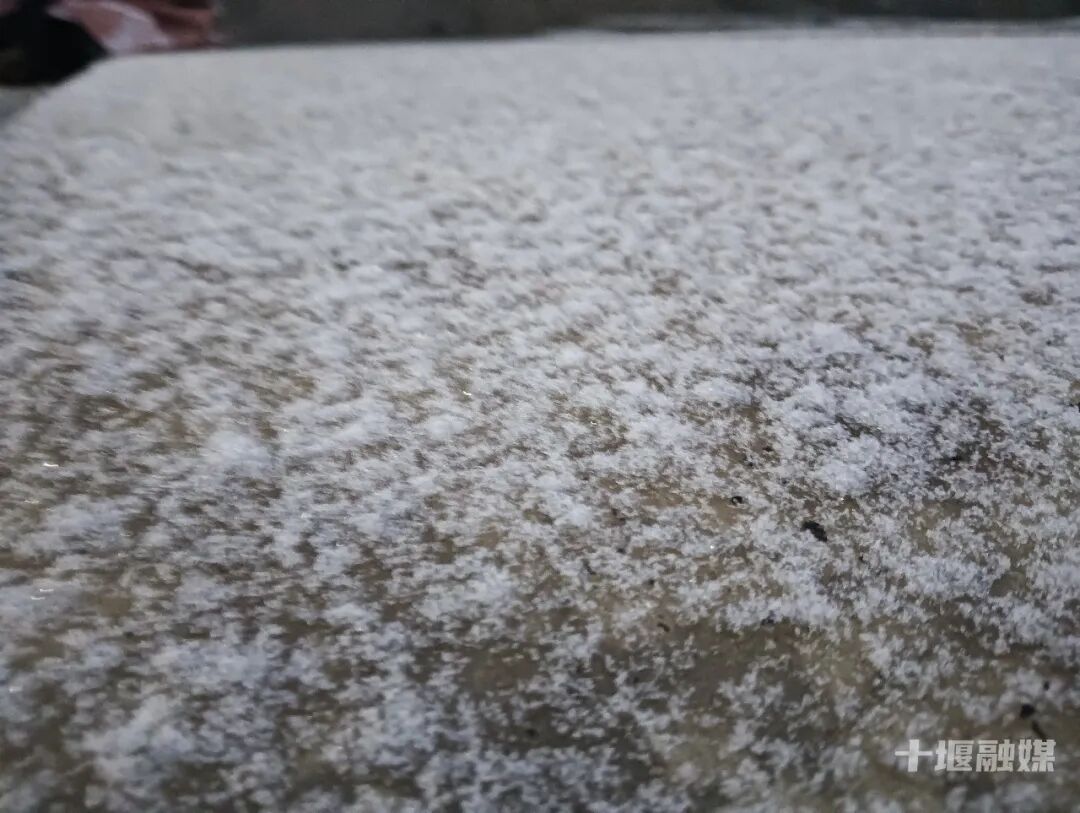 十堰雪“闪现”！今早飘雪下午转晴 暖冬模式一键切换