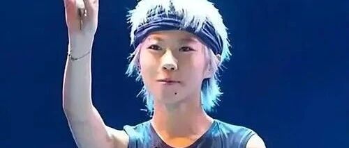 窦靖童想给的,与窦唯不要的:一场关于&ldquo;爱&rdquo;与&ldquo;尊严&rdquo;的无声博弈