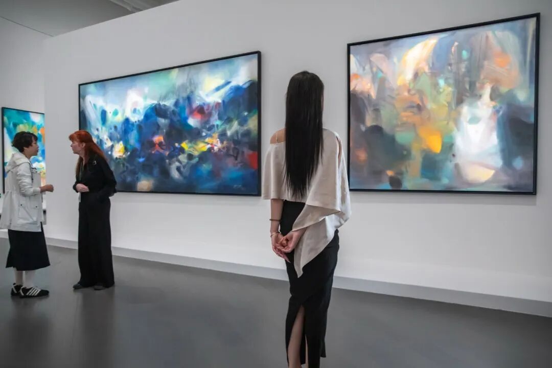 261019czq33 中国美术学院美术馆，“光辉万象——朱德群艺术回顾展”，第四板块“天地化醇”。 记者 陈中秋 摄_调整大小.jpg