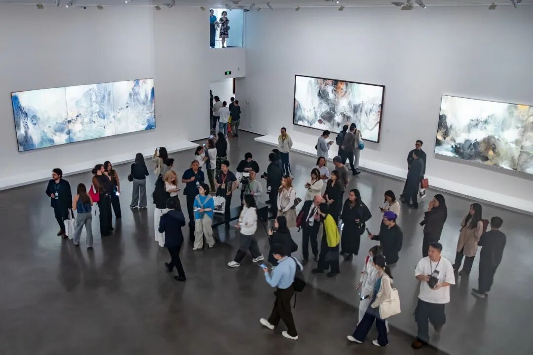 261019czq23 中国美术学院美术馆，“光辉万象——朱德群艺术回顾展”，第三板块“光色灵晕”。 记者 陈中秋 摄_调整大小.jpg