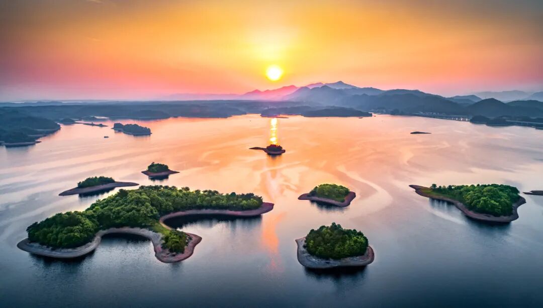 拍摄17:00--18:00状元楼用餐18:00--21:00西海湾夜游项目和采风拍摄22