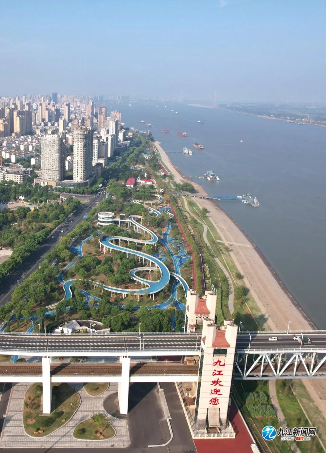 九江：秋来长江岸线美如画（图）