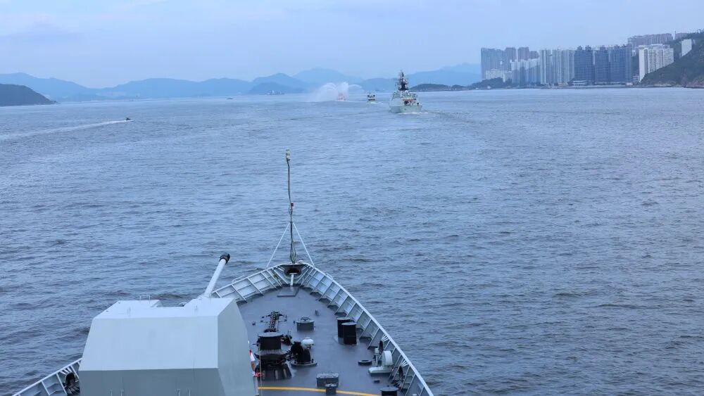 直击山东舰航母编队访问香港