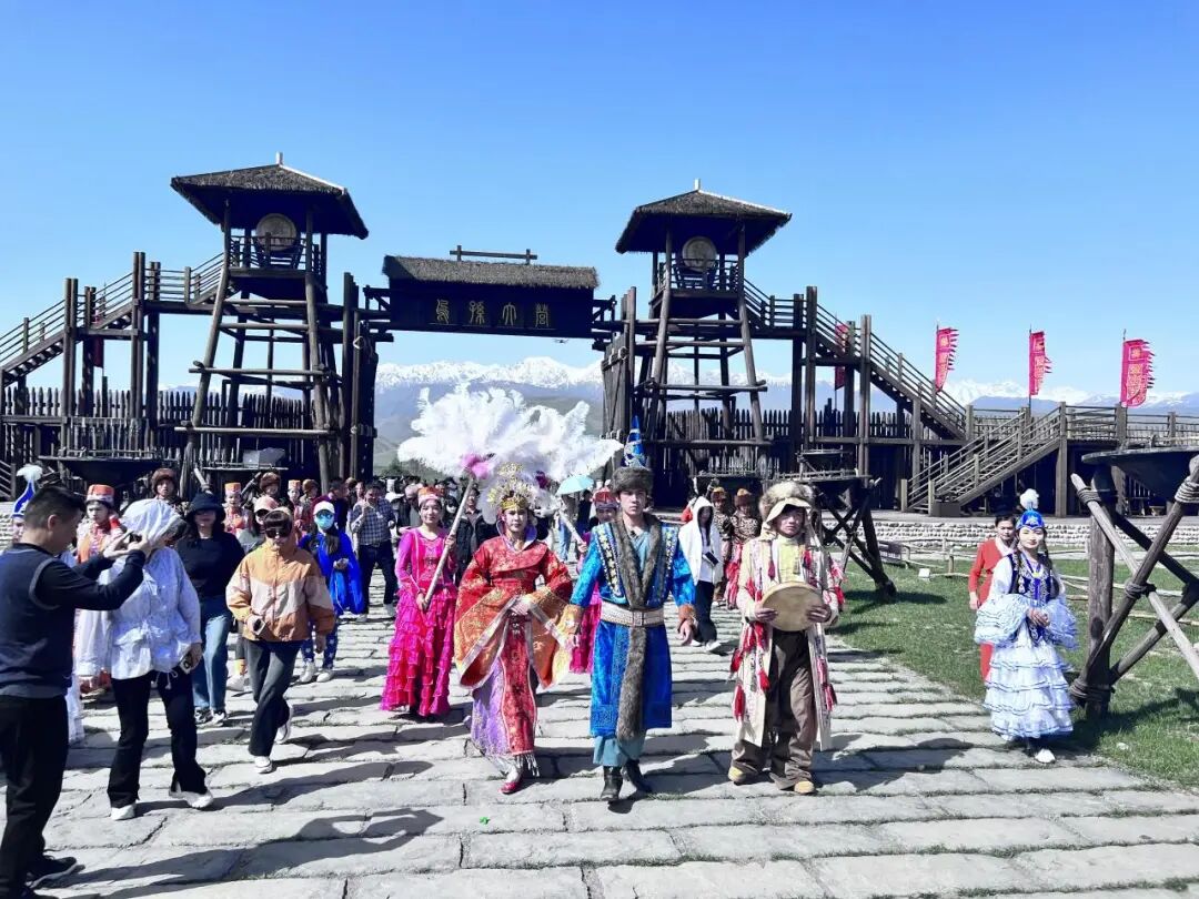 伊犁旅游热持续升温个性化服务成新宠