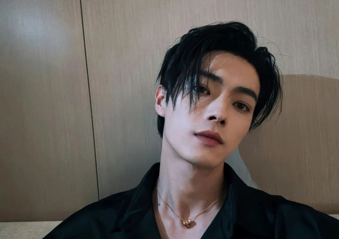 8242｜明星许凯壁纸高清手机电脑平板全屏壁纸