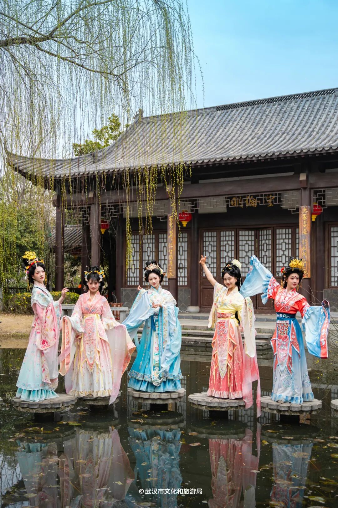 中国,素有"衣冠之国"美称汉服的纹样和设计都留下华夏历史的印记欣赏
