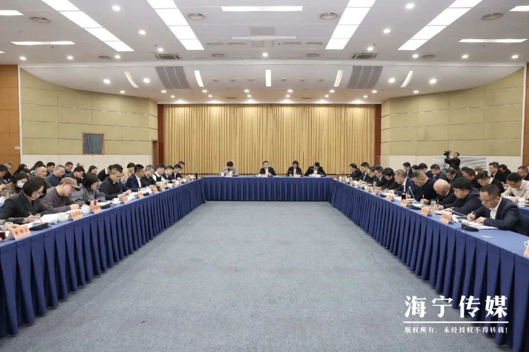 時尚服裝女孩發型圖片（時尚服裝女孩發型圖片短發）