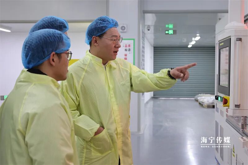 時尚個性服裝直播視頻素材（服裝直播現場圖片）