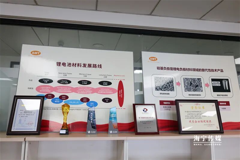 米易時尚服裝產品展（米易新時尚裝飾服務有限公司）