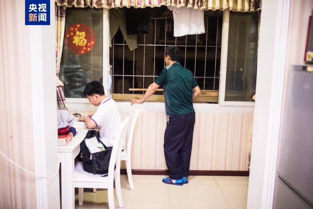 济南父子一起高考