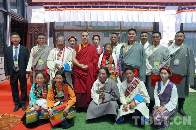 班禅在日喀则勉励搬迁群众建设美好家园