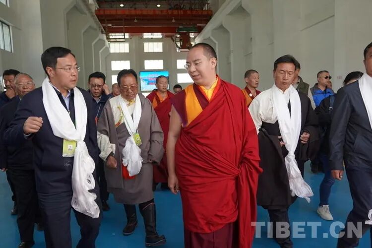 班禅在日喀则勉励搬迁群众建设美好家园