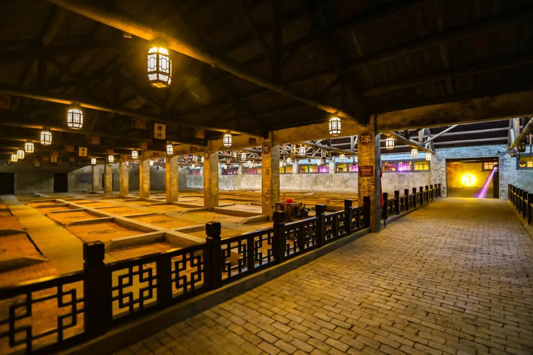 洋河老窖池群是国内保存最完整,数量最多,使用时间最长微生物种类最