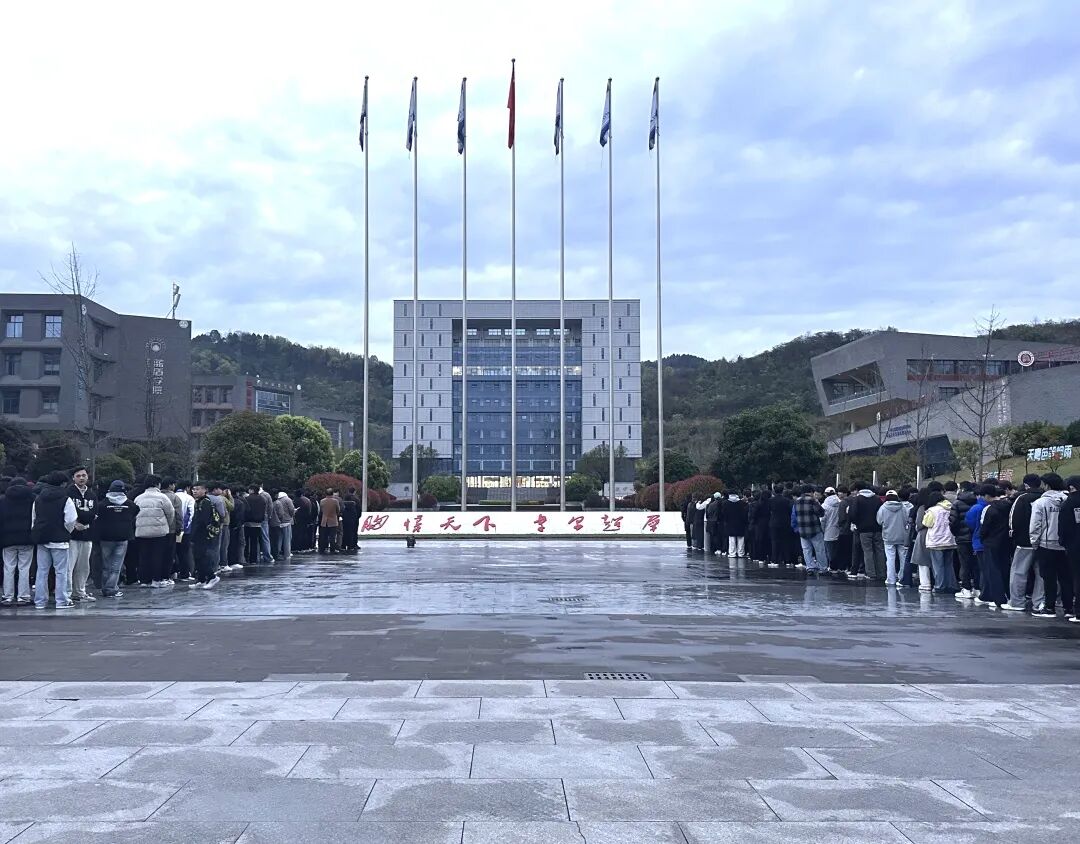 新能源汽车学院｜2026年春季学期升国旗仪式(图5)