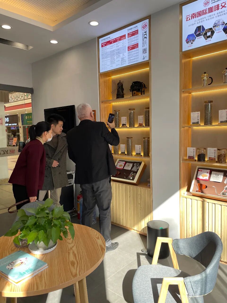 土耳其驻广州总领事馆到金达咖啡饮品城考察交流