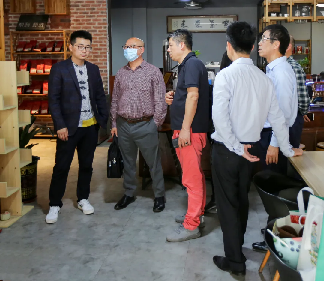 越南駐廣州總領(lǐng)事館一行訪問金達(dá)咖啡飲品城 越南駐廣州總領(lǐng)事館一行訪問金達(dá)咖啡飲品城