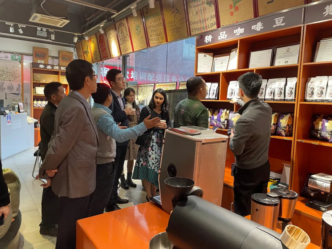 印度尼西亚驻广州总领事馆一行访问金达咖啡饮品城