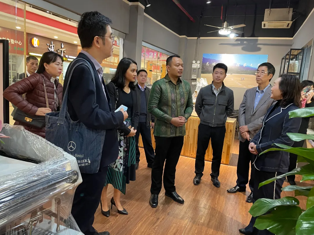 印度尼西亚驻广州总领事馆一行访问金达咖啡饮品城
