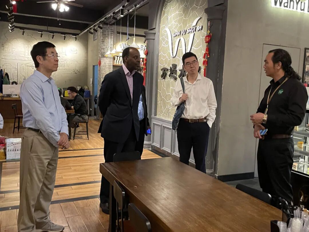 乌干达驻广州总领事馆一行访问金达咖啡饮品城