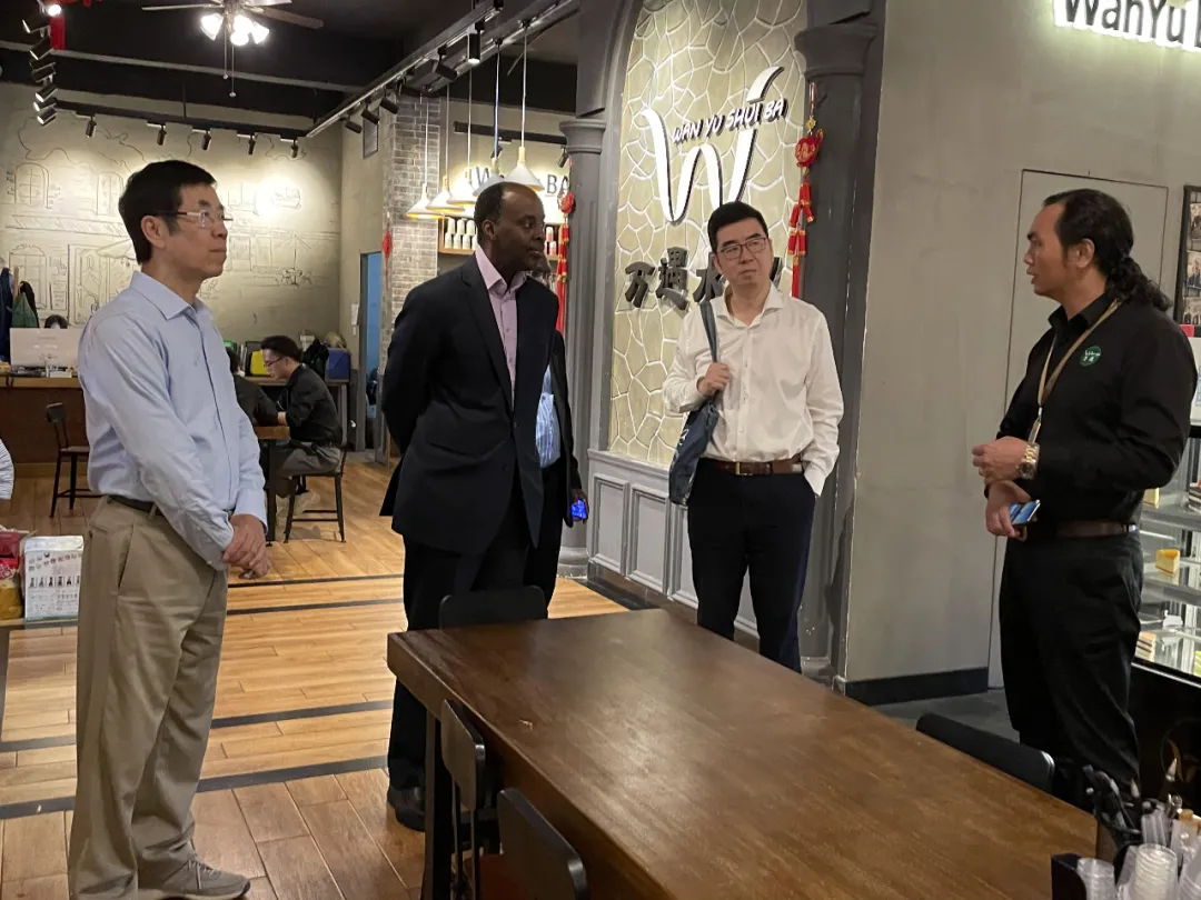 乌干达驻广州总领事馆一行访问金达咖啡饮品城 乌干达驻广州总领事馆一行访问金达咖啡饮品城