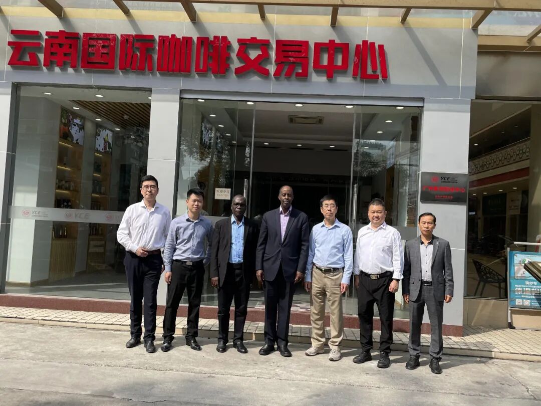 乌干达驻广州总领事馆一行访问金达咖啡饮品城