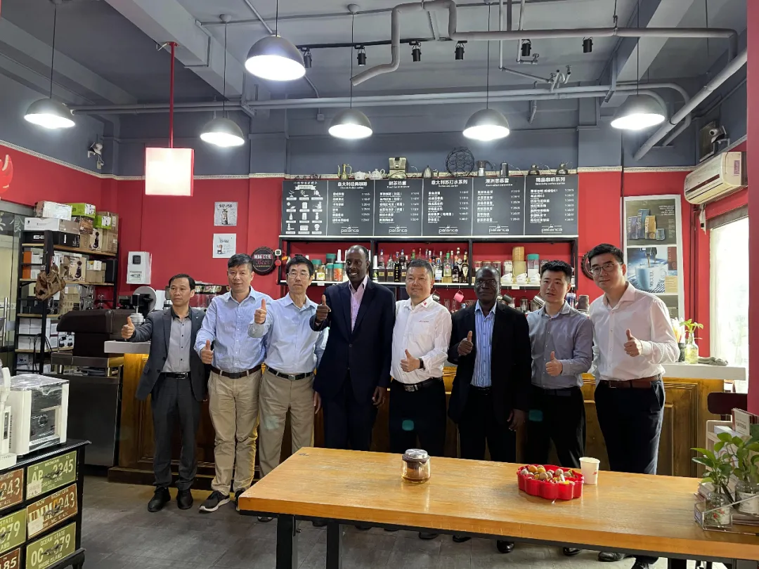 烏干達駐廣州總領事館一行訪問金達咖啡飲品城