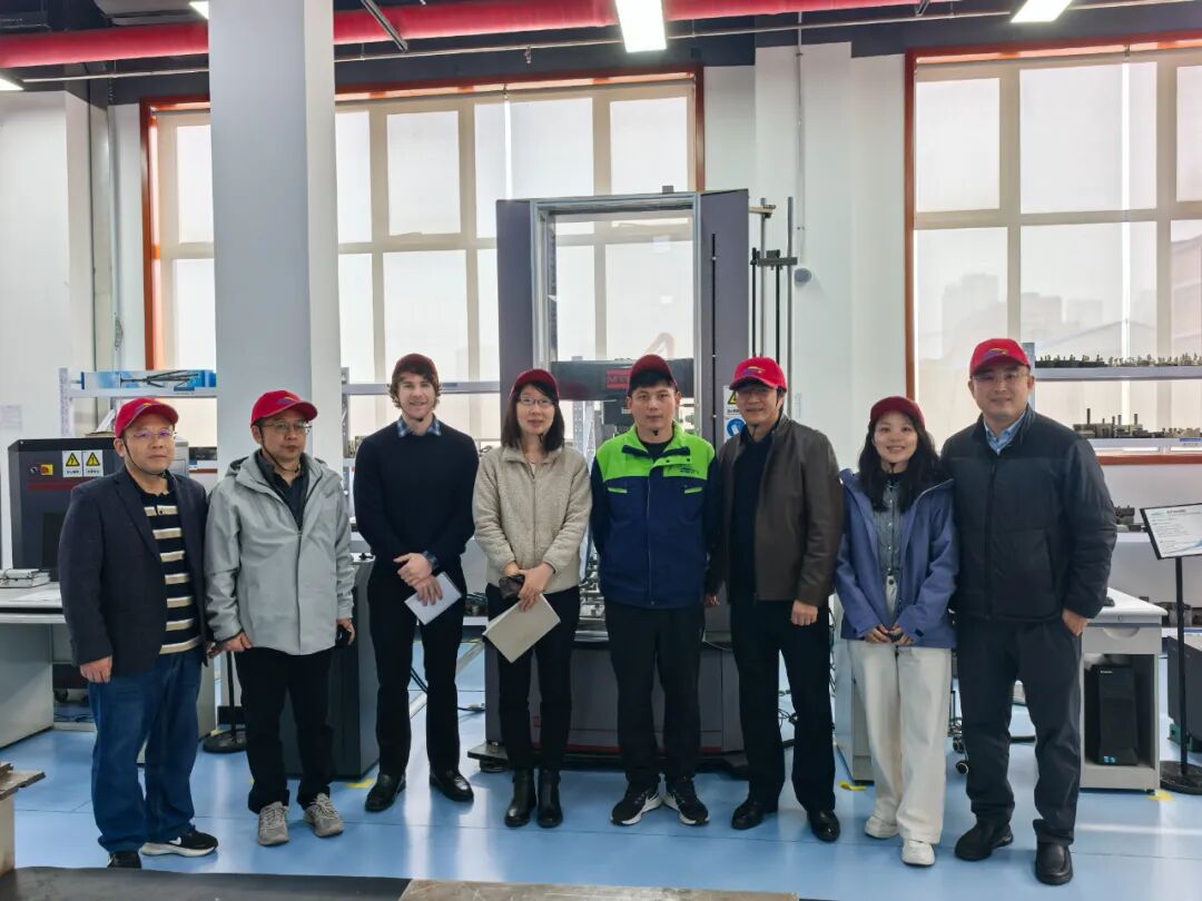 中美團(tuán)隊(duì)聯(lián)合拜訪客戶，靜態(tài)產(chǎn)品創(chuàng)新持續(xù)發(fā)力