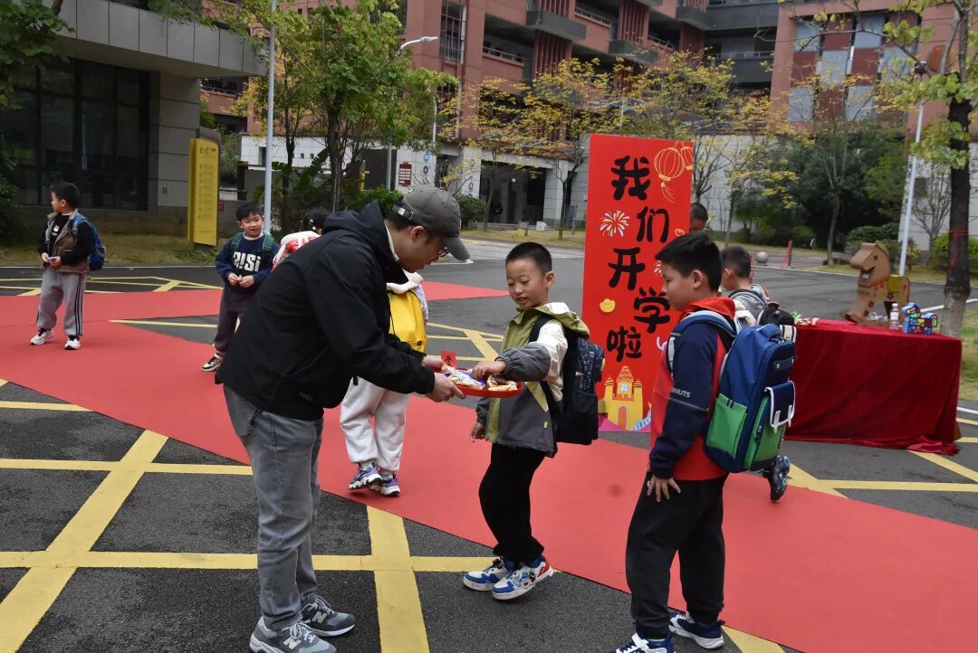 “神兽归笼”现场！台江各校开学“大片”上演！