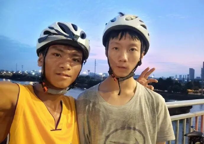 大一新生骑行1328公里北大报到：从没想过放弃 享受快意人生！