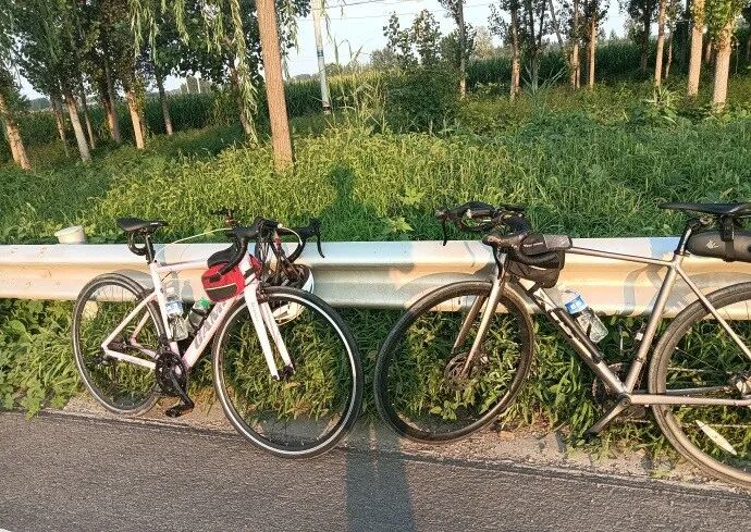 大一新生骑行1328公里北大报到：从没想过放弃 享受快意人生！