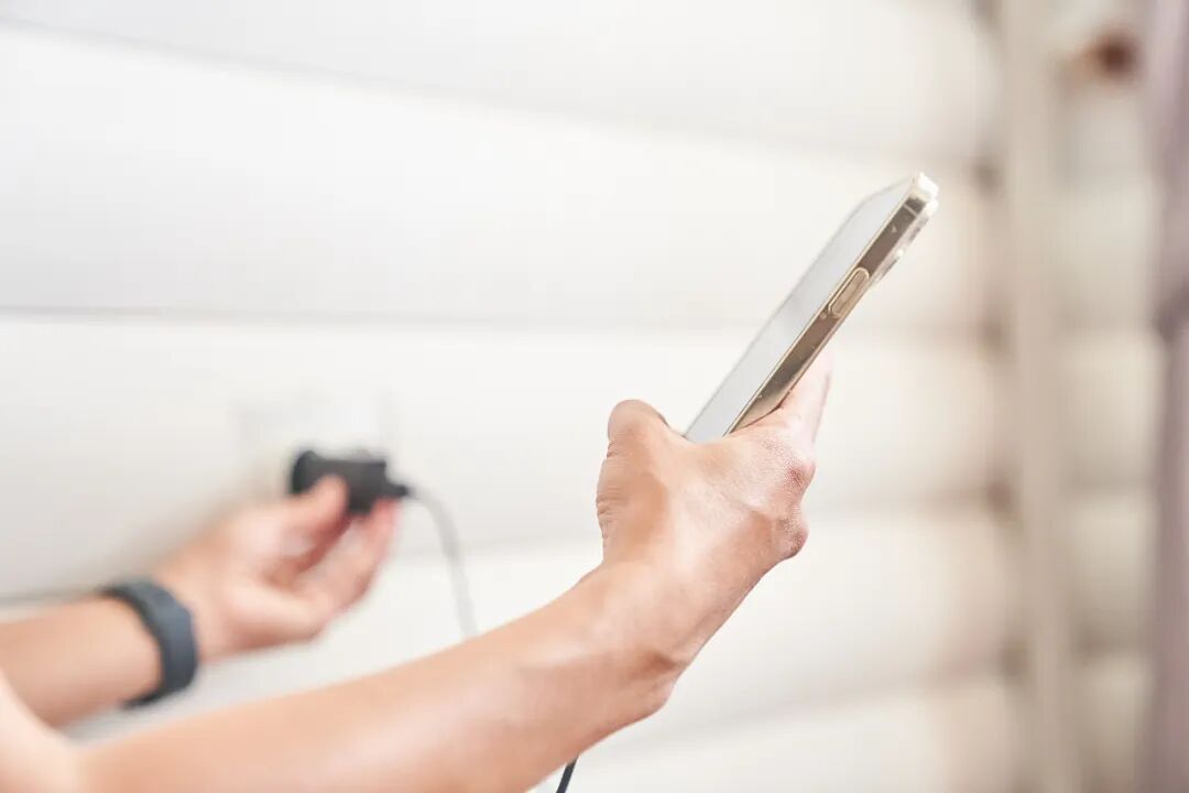 严重影响手机寿命，不要再这样充电了！(图2)