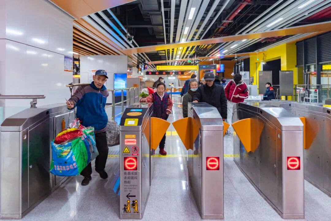 重庆“背篓专线”：将上线方言版报站