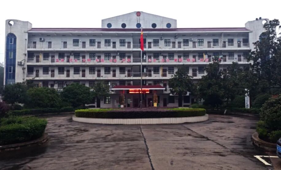 情系桑梓，共筑辉煌 —— 广州优吸环保科技有限公司董事长易小雅携家乡情怀，助力潭市镇新发展