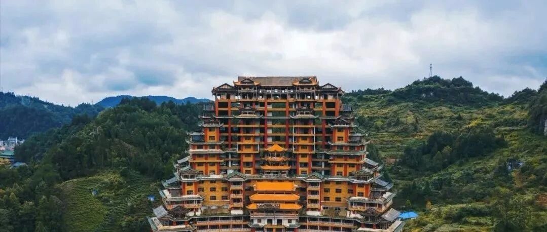 负债400亿！建中国最壕“烂尾楼”，高99.9米，被誉为“天下第一”，却成最大废墟...