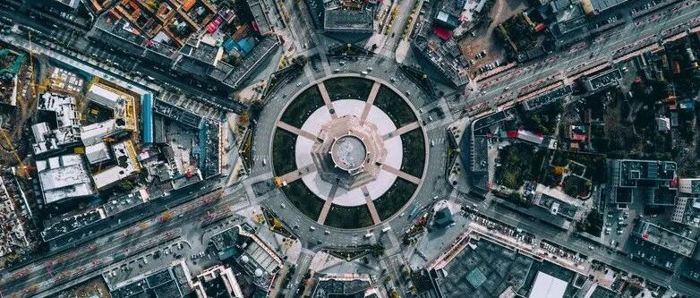 中国唯一没有红绿灯的城市，不仅不堵车，还美的不可思议！