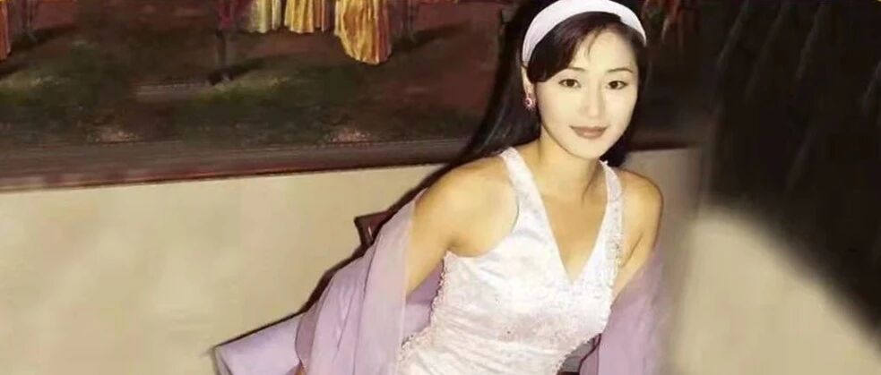 她被赞“香港第一美腿”，和丈夫相恋7天就闪婚，20年没生孩子，51岁隐居内地开民宿，过上向往的生活：她是童年回忆，也是此刻美好