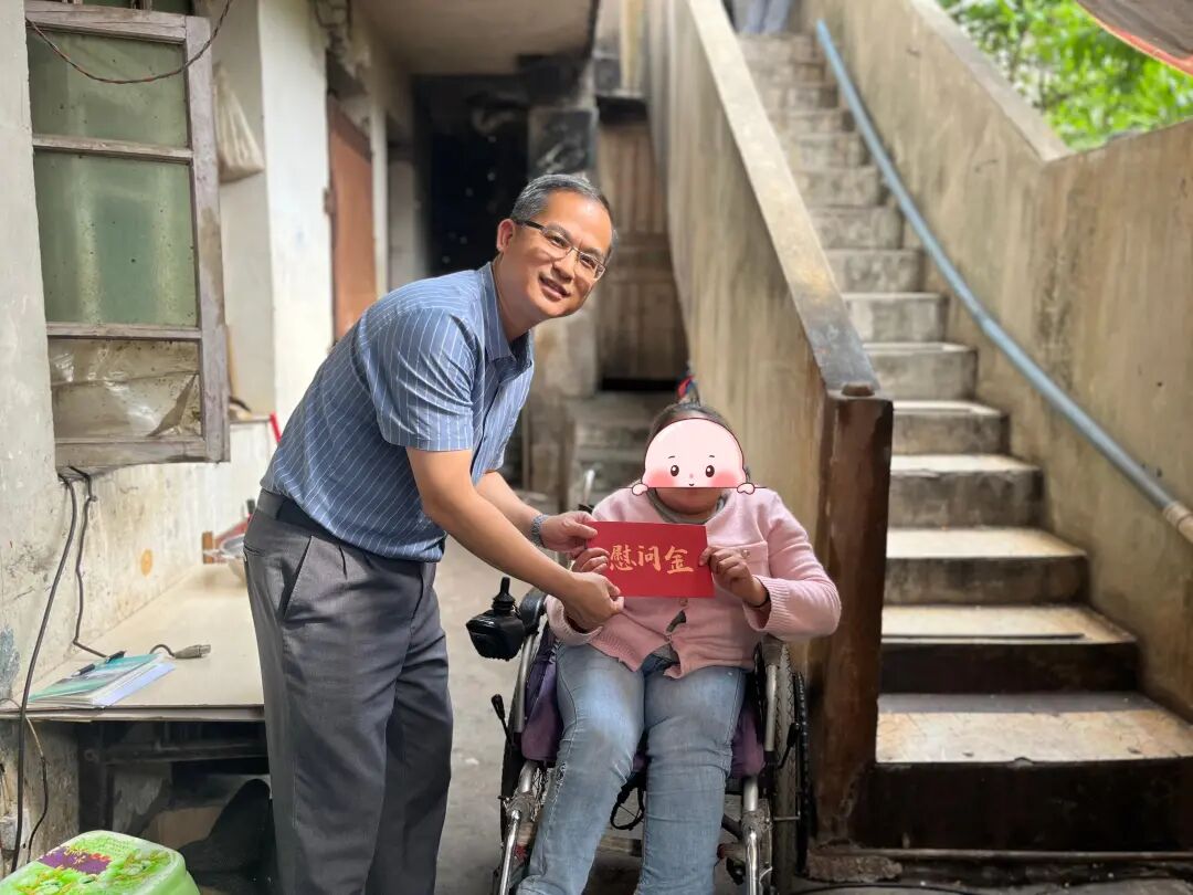 慰问困难残疾人家庭