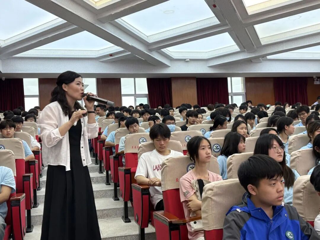 学校联合永川团区委开展学生心理健康讲座