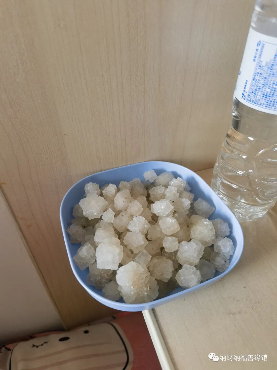 床头放水有讲究？风水禁忌与运势影响解析，助你避开生活布局误区