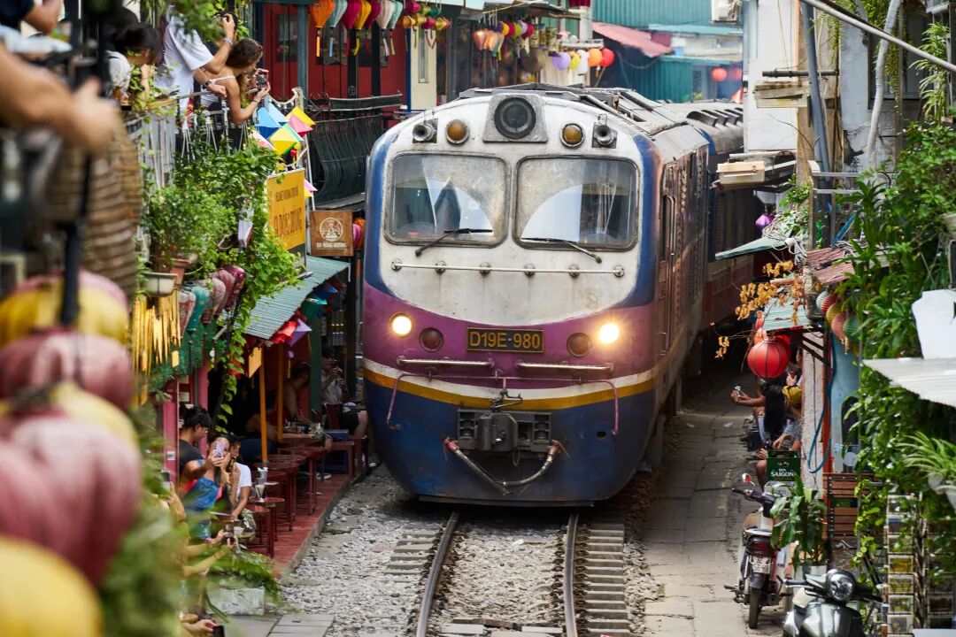 Vietnam plans to build a high-speed railway from Hanoi to Ho Chi Minh | Two  Continents | Two Continents