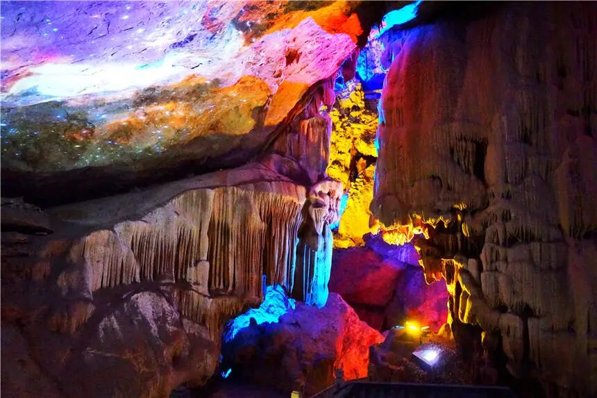 这里被称为杭州后花园，山林之间藏着一个仙境，神秘奇幻让人惊叹_瑶琳