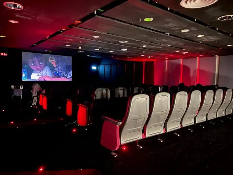 Spent 8 Hours at One of World's Best Airports With Pool, Movie Theater -  Business Insider
