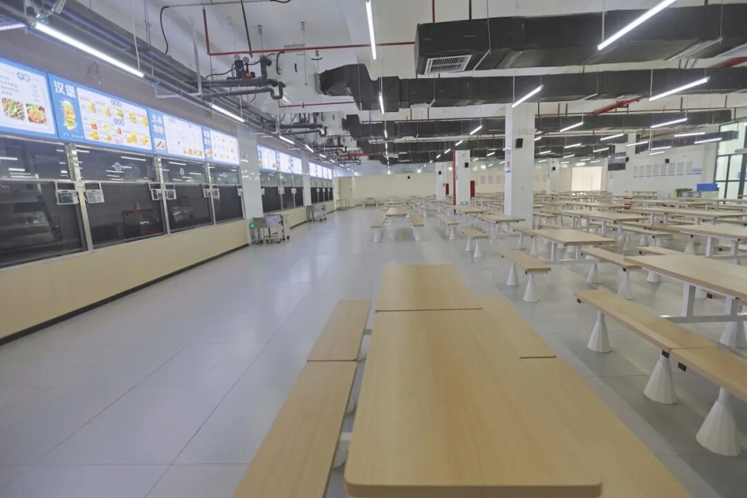 11学生餐厅.jpg