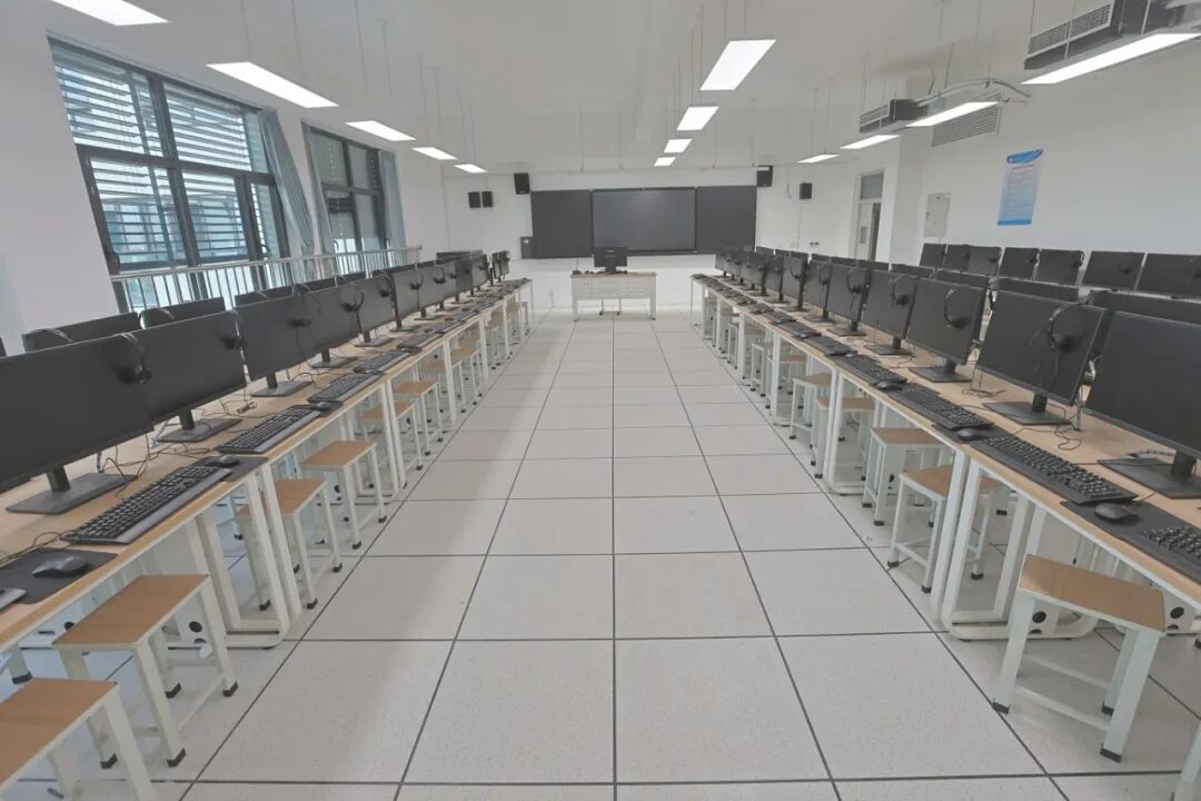 计算机教室.jpg