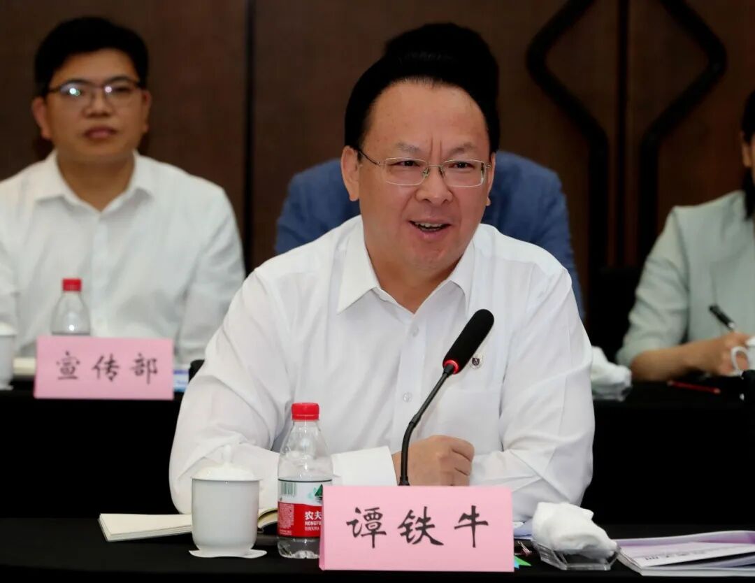 2 谭书记审核评估意见交流会.jpg