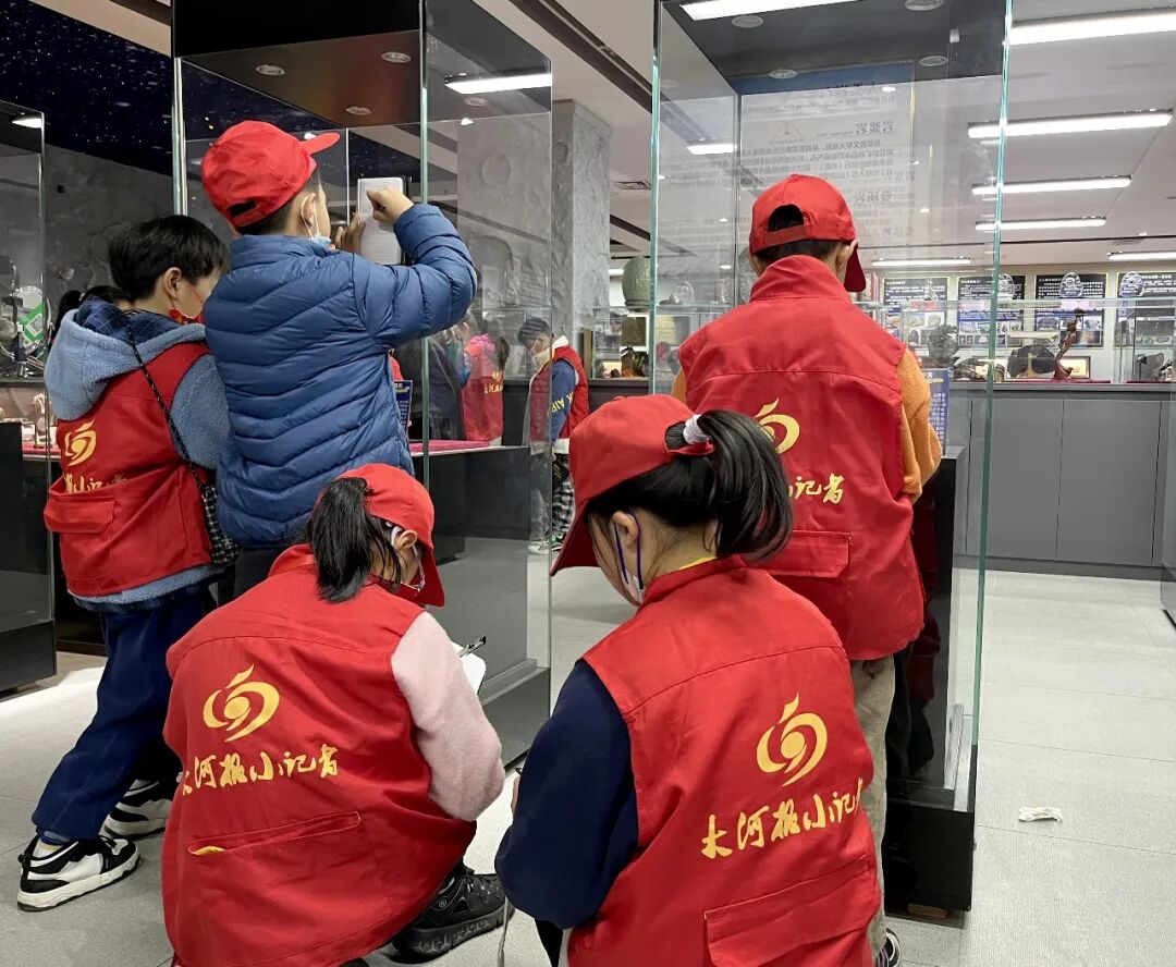 揭秘神秘星体！中原陨石馆举行中小学生陨石研学活动，开启科学探索之旅(图4)