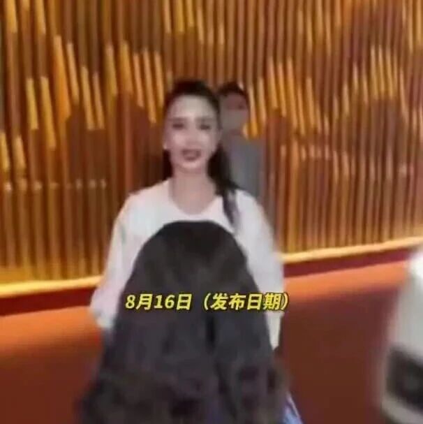 佟丽娅亲手给董璇9岁女儿小酒窝发四个月巡演片酬,孩子当场激动不已;小酒窝参演舞剧大麦评分9.3,网友:让孩子懂得&ldquo;劳动有所得&rdquo;