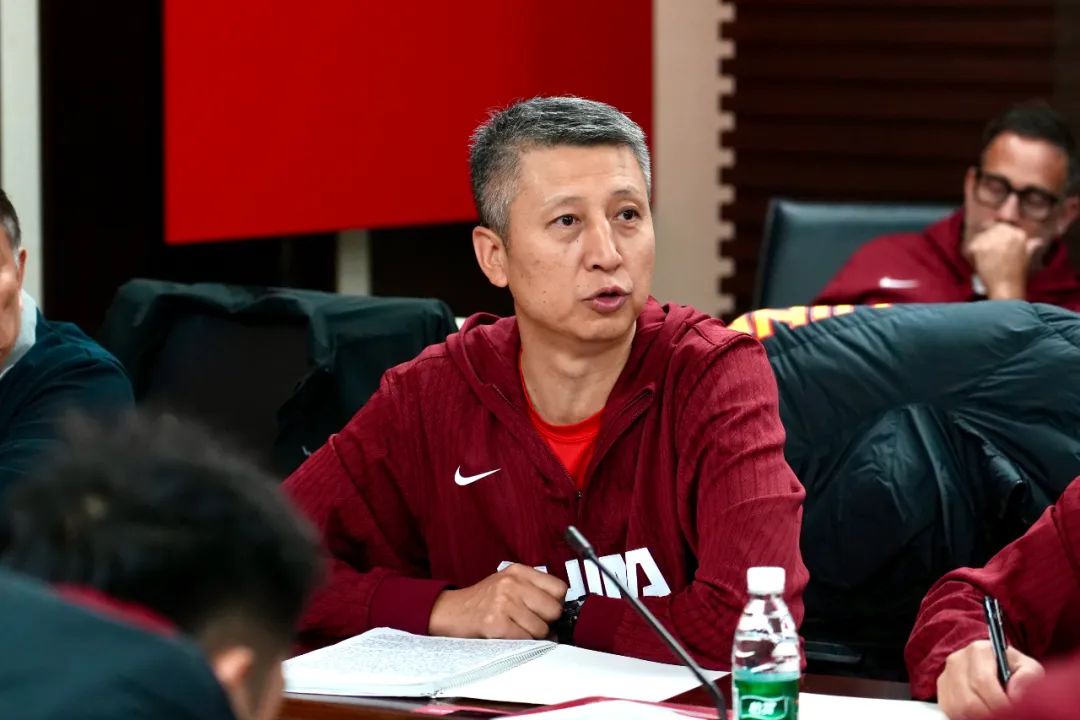 中國男籃主教練郭士強(qiáng)。圖源：中國籃球協(xié)會(huì)微信公眾號(hào)